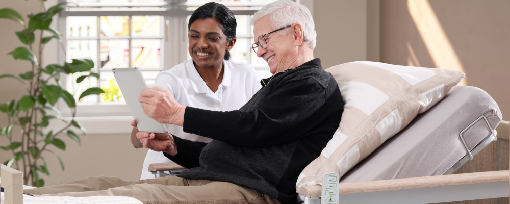 Erleben Sie auf der Messe Altenpflege, wie unsere digitalen Pflege-Assistenten Zeit für echte Pflege schaffen. 